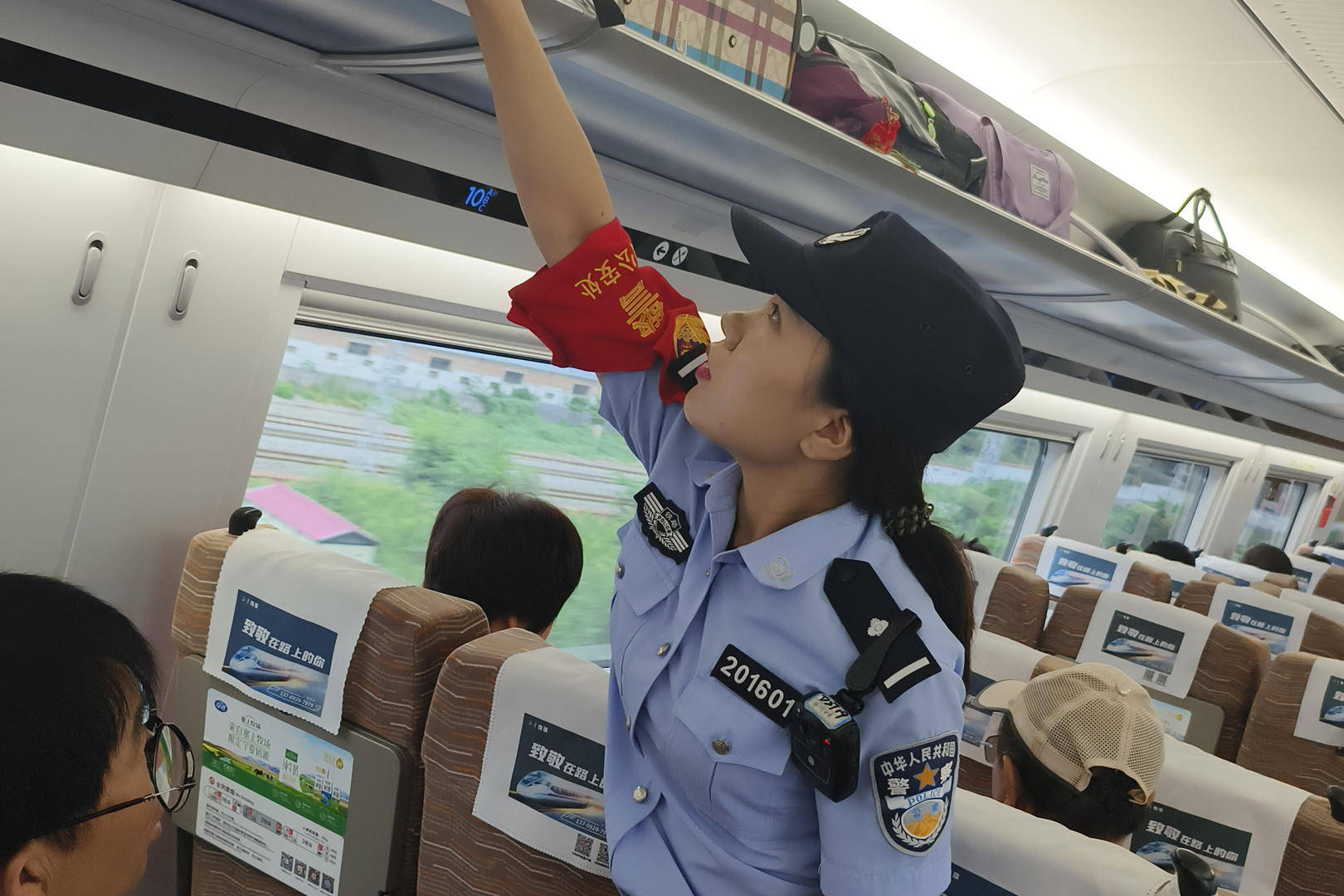 当事女乘客回应“穿吊带乘高铁收到提示卡片”：没冒犯<strong></p>
<p>币安商家版</strong>，未评判穿着，安全感满满