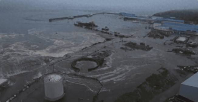 海军基地遇上大地震<strong></p>
<p>币安商家版</strong>，港内全是新核潜艇，损坏一艘都能让俄军心疼