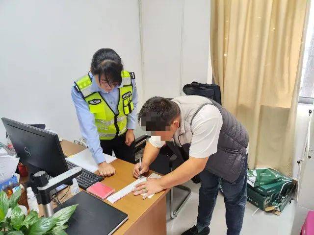 男子驾驶“鸡枞战车”满街跑<strong></p>
<p>抹茶交易所</strong>，交警紧急叫停！