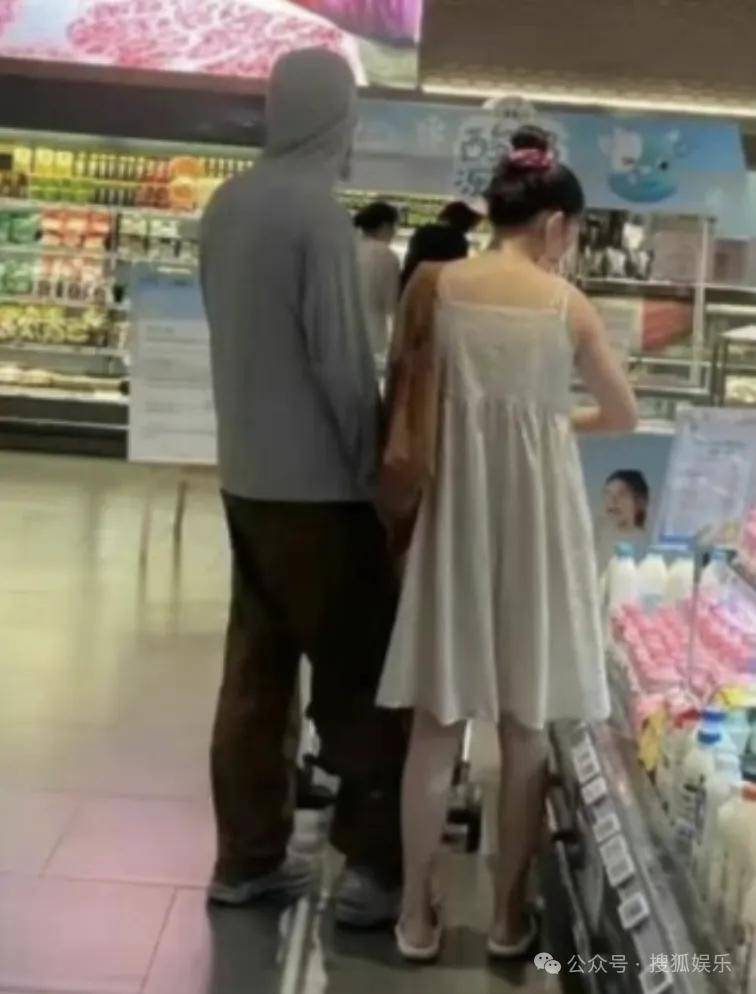 离婚三年又被拍到亲密逛超市<strong></p>
<p>交易所app下载</strong>，他俩这是纯带娃还是真复合了？