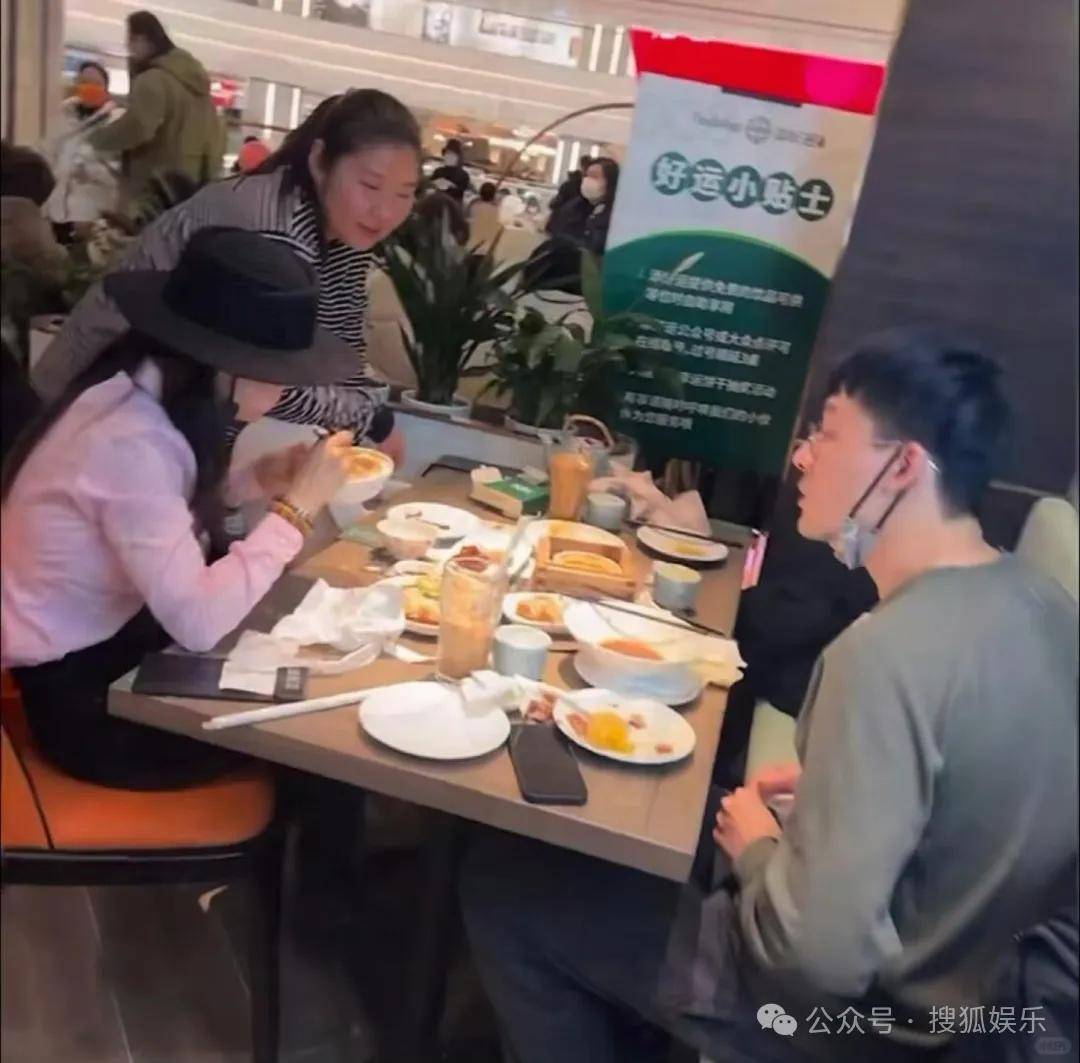 离婚三年又被拍到亲密逛超市<strong></p>
<p>交易所app下载</strong>，他俩这是纯带娃还是真复合了？