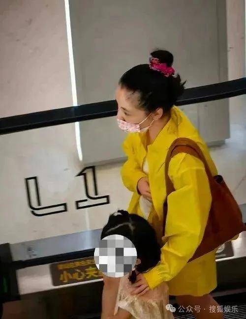 离婚三年又被拍到亲密逛超市<strong></p>
<p>交易所app下载</strong>，他俩这是纯带娃还是真复合了？