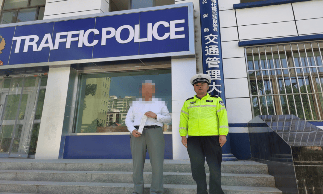 惊险<strong></p>
<p>交易所app下载</strong>！青海一女童竟端坐在行驶中的轿车车顶！