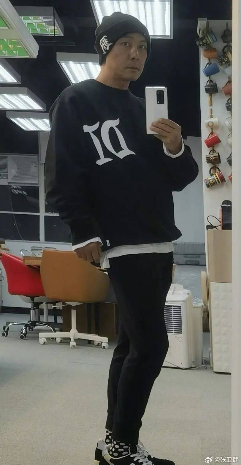 60岁张卫健在演唱会上掏出老年卡<strong></p>
<p>抹茶交易所下载</strong>，求大家别欺负老人家