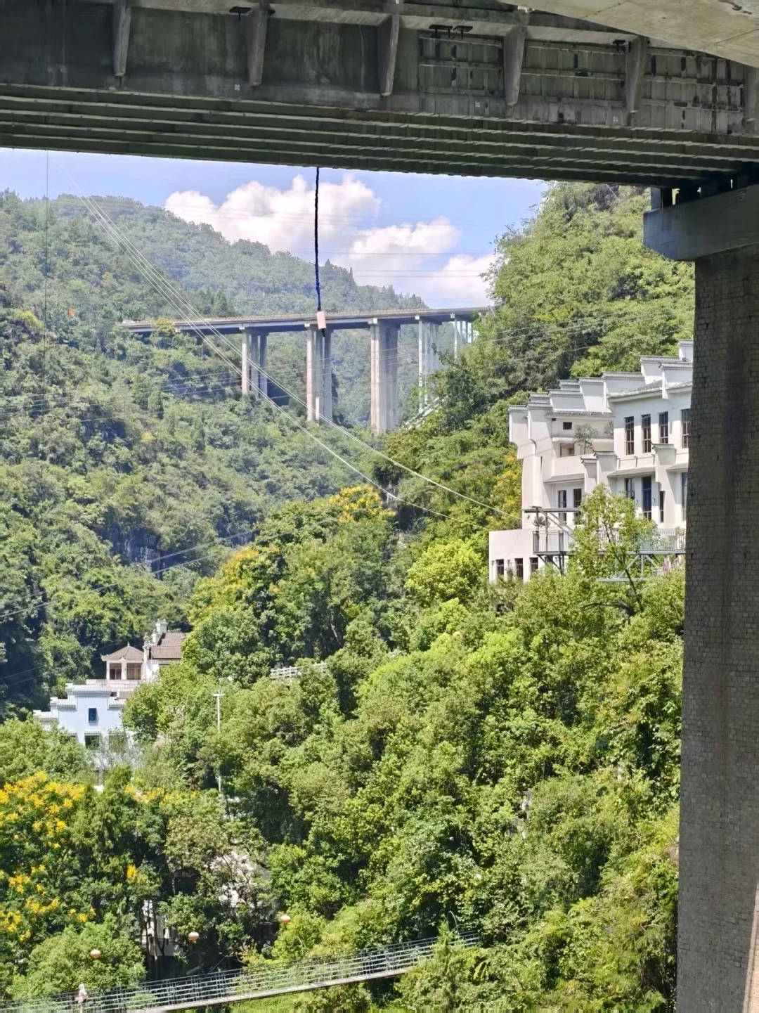 湖北宜昌一景区蹦极绳疑断开游客坠入水中<strong></p>
<p>抹茶交易所成交</strong>，目击者称看到水里有血迹，当地：无生命危险