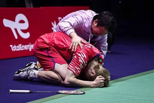 祝贺！石宇奇2比1逆转昆拉武特<strong></p>
<p>抹茶交易所app苹果手机下载</strong>，获得羽毛球世锦赛男单冠军！