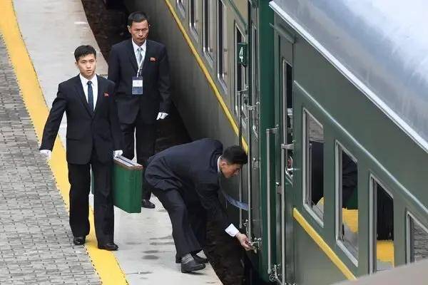 金正恩启程来华<strong></p>
<p>热币交易所</strong>，他的神秘专列长什么样？
