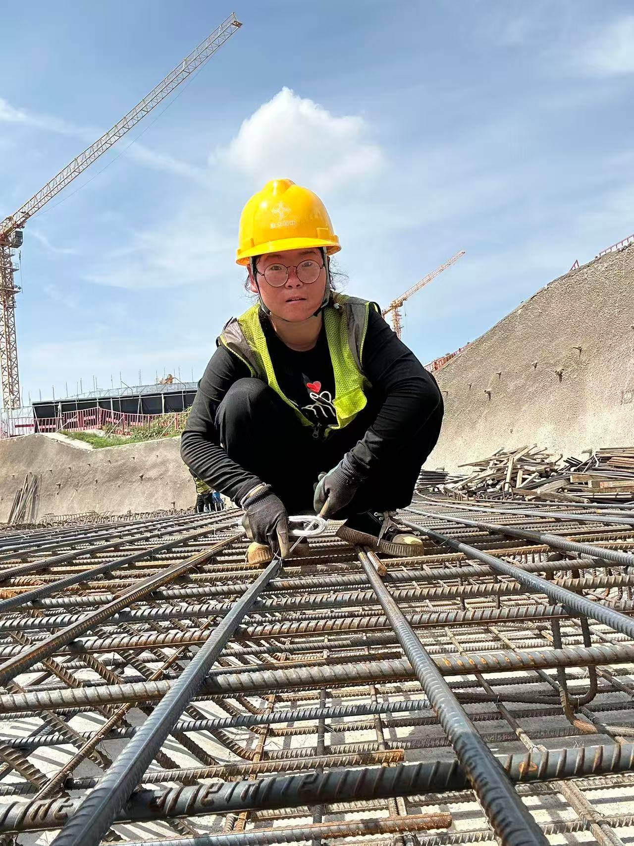 00后女孩工地绑钢筋5年成家里经济支柱：汗水流进眼睛特别疼<strong></p>
<p>抹茶交易所资质</strong>，工友让我干轻松的活