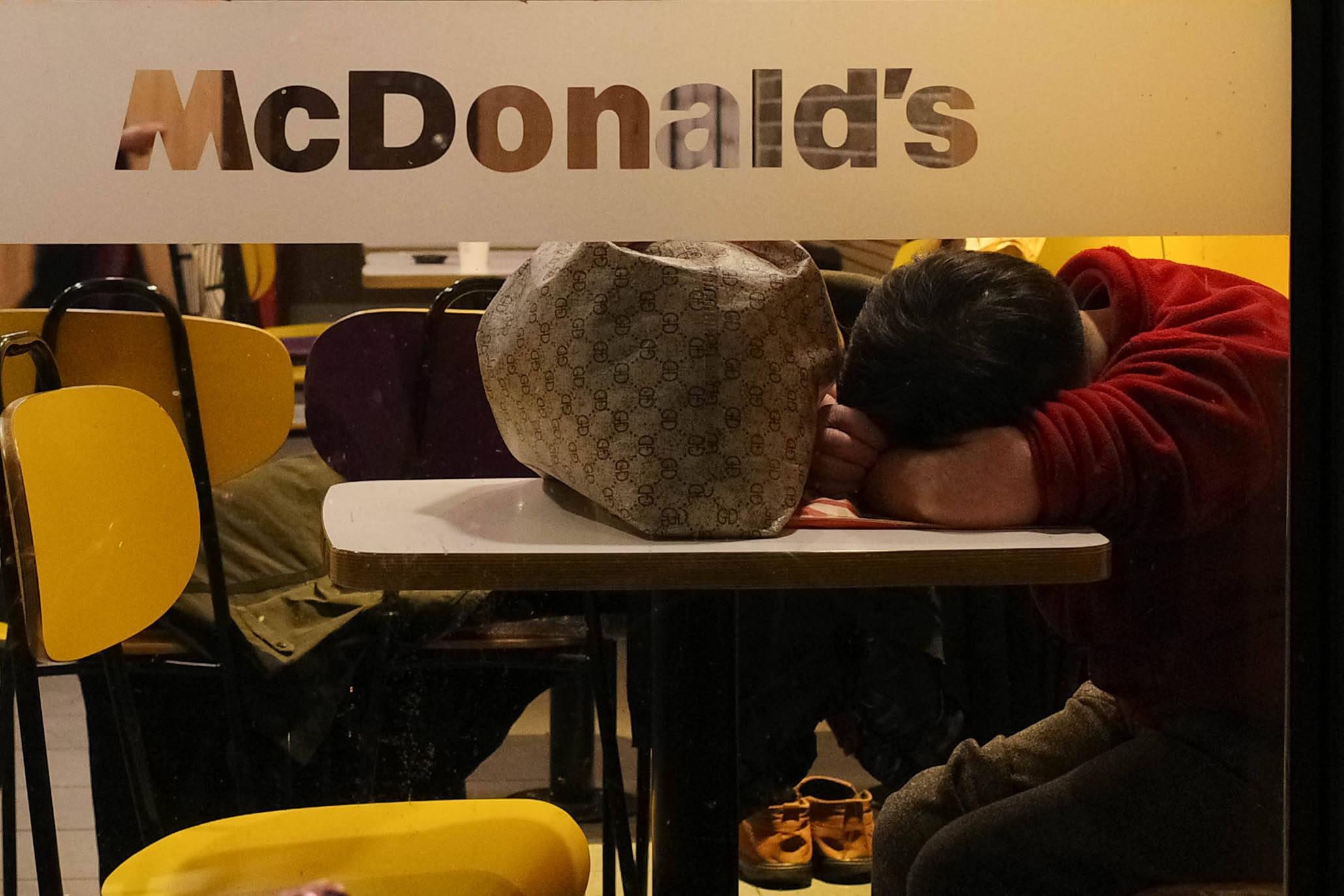 麦当劳夜宿者：老人占六成<strong></p>
<p>抹茶交易所大陆</strong>，各有心酸事
