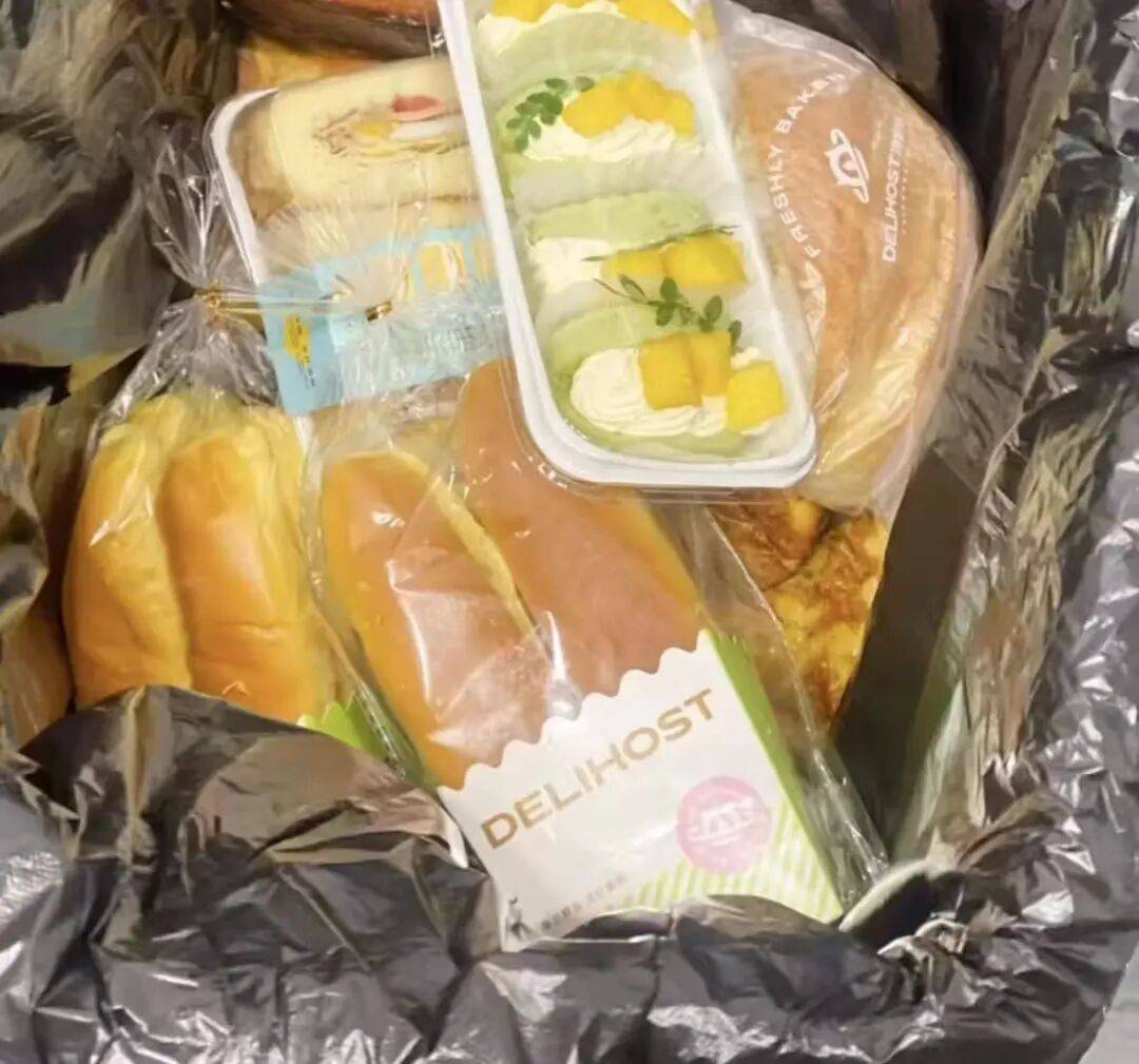 看着心疼<strong></p>
<p>抹茶交易所app操作如何</strong>！上海网红店将没卖掉的面包整框扔了？网友吵翻