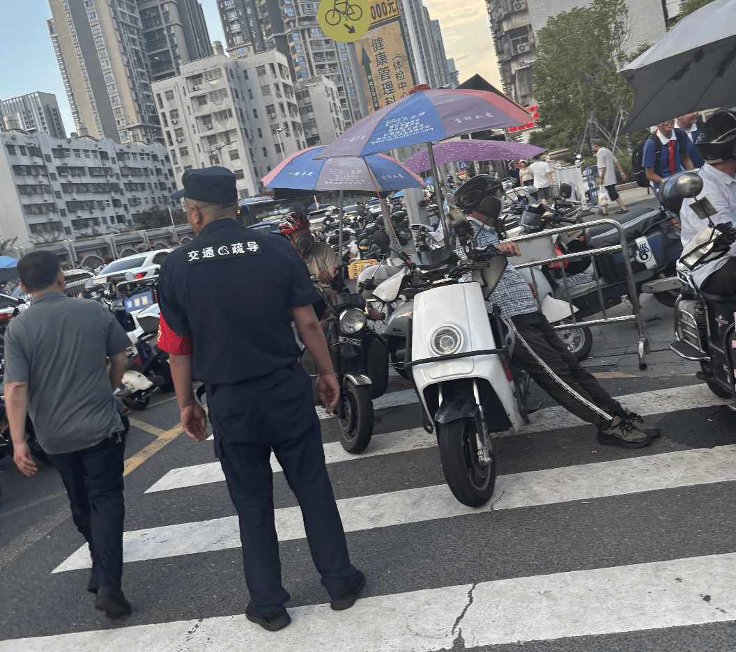 深圳一医院门口被指“举步维艰”<strong></p>
<p>交易所app创始人</strong>！整治后记者实探:仍很堵