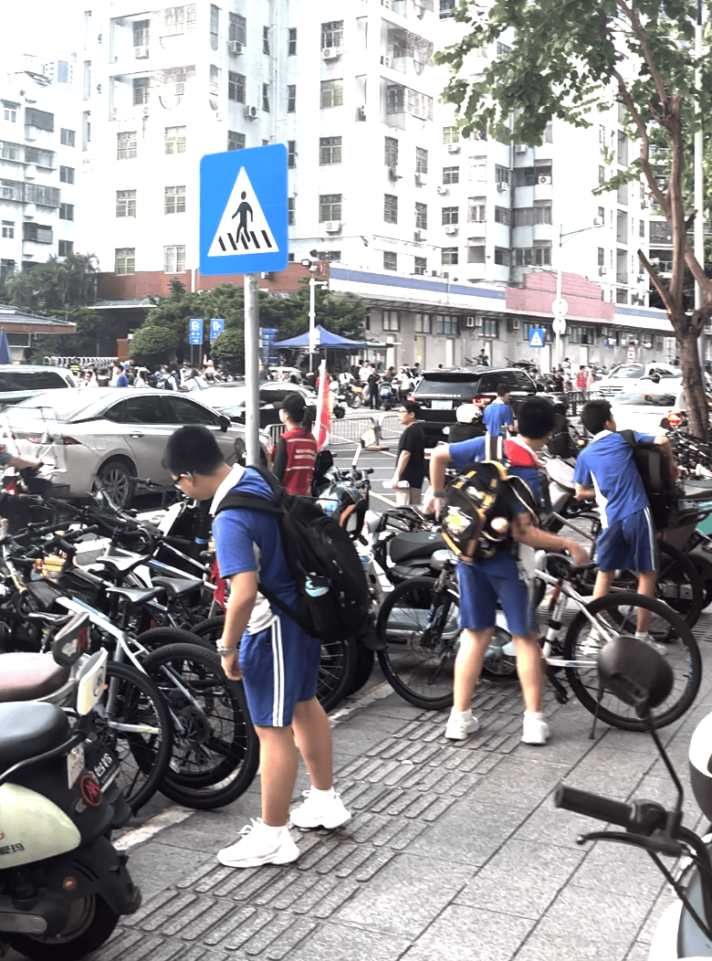 深圳一医院门口被指“举步维艰”<strong></p>
<p>交易所app创始人</strong>！整治后记者实探:仍很堵