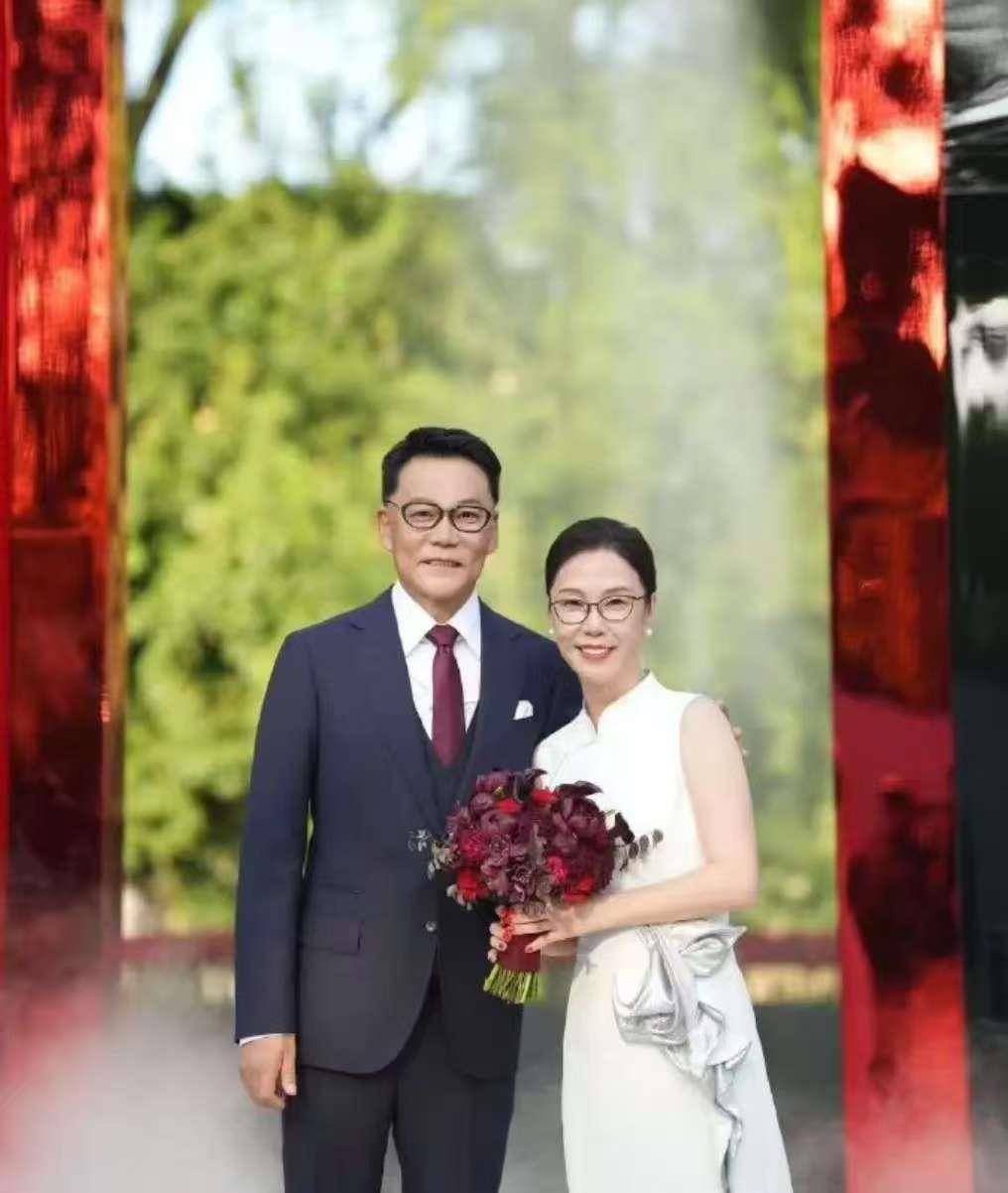 张丹红婚后首度回应与李国庆恋情：30年前因百万债务拒绝李国庆求婚系谣言<strong></p>
<p>交易所app创始人</strong>，从未介入他的上一段婚姻，不会参与他的商业活动