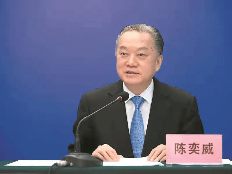 原厅长陈奕威多次“吃老板”<strong></p>
<p>交易所app创始人</strong>，饮用茅台等高档酒水、食用高档菜肴