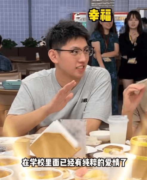 知名男歌手突然现身陌生人婚礼<strong></p>
<p>越南抹茶交易所</strong>，并随礼999元！