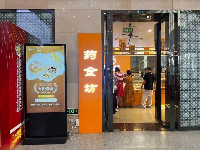 一小时售罄<strong></p>
<p>越南抹茶交易所</strong>！年轻人涌入医院抢面包