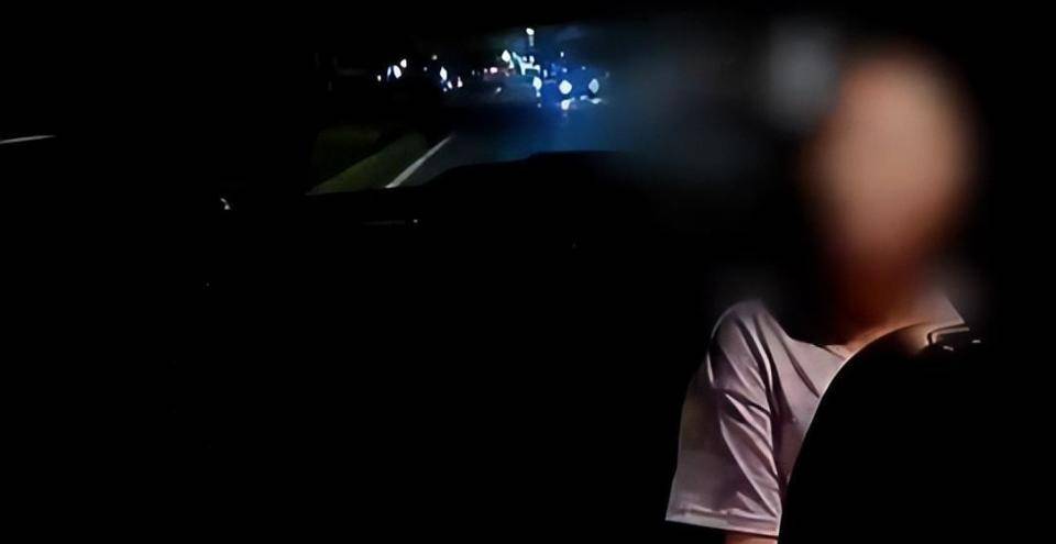 女子打车不给高速过路费<strong></p>
<p>抹茶交易所怎么转划</strong>，扬言“没钱我不给，有钱我也不给” ！司机将其送回起点