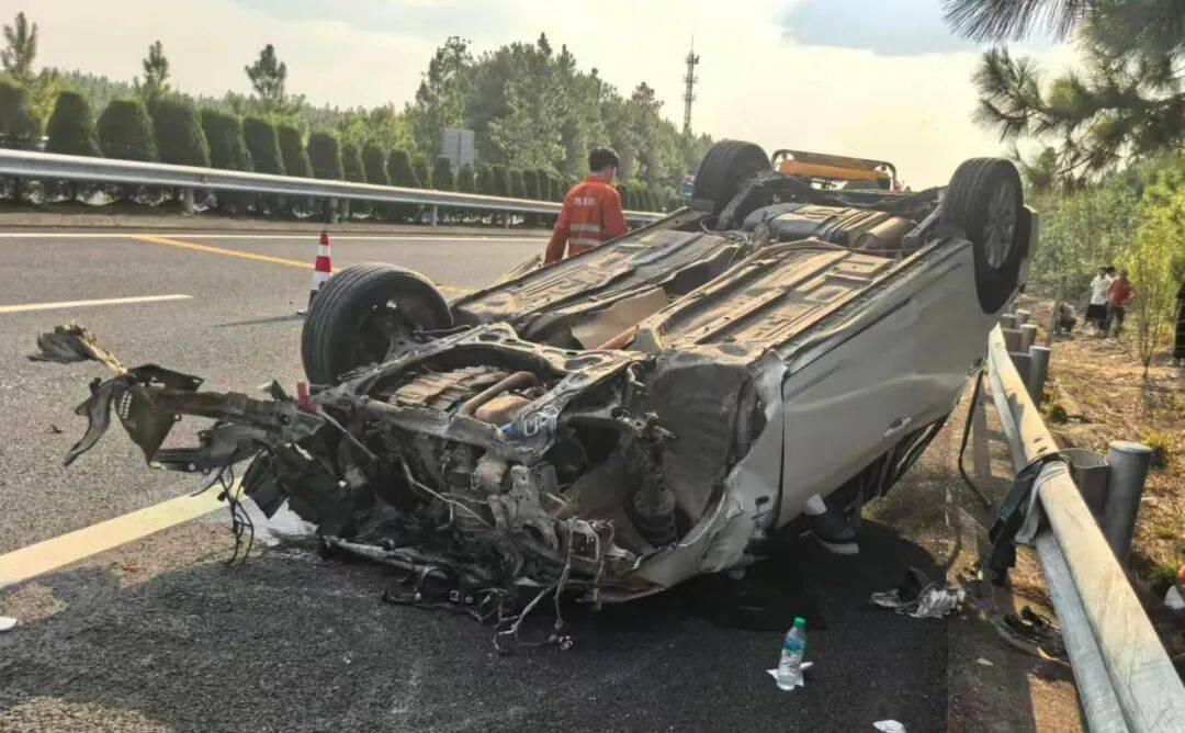 司机强行变道酿大祸<strong></p>
<p>下载抹茶数字货币交易所</strong>，反诬赖对方：“我要是撒谎就天打雷劈！”