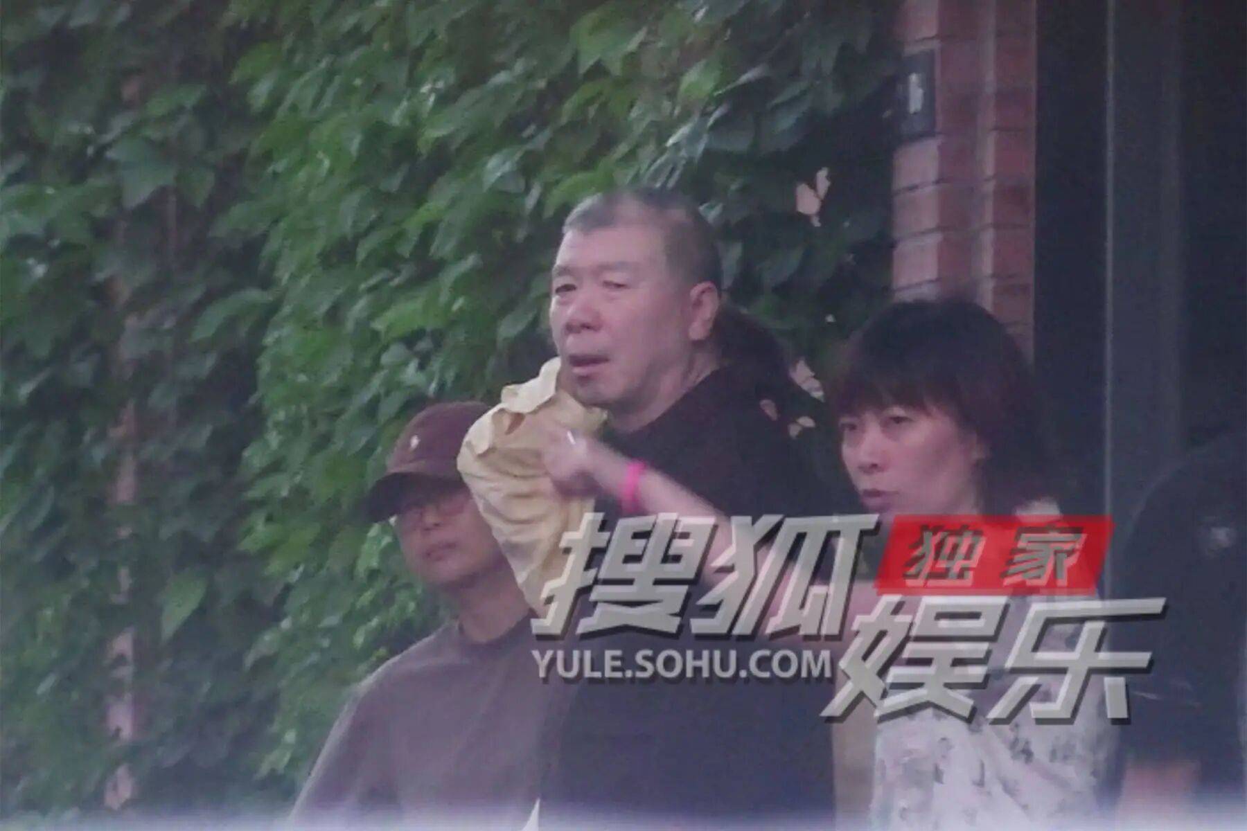 考古|冯小刚带女儿去陈思诚工作室！开个人账号还读影视专业<strong></p>
<p>如何买币</strong>，她也要“女承父业”吗？