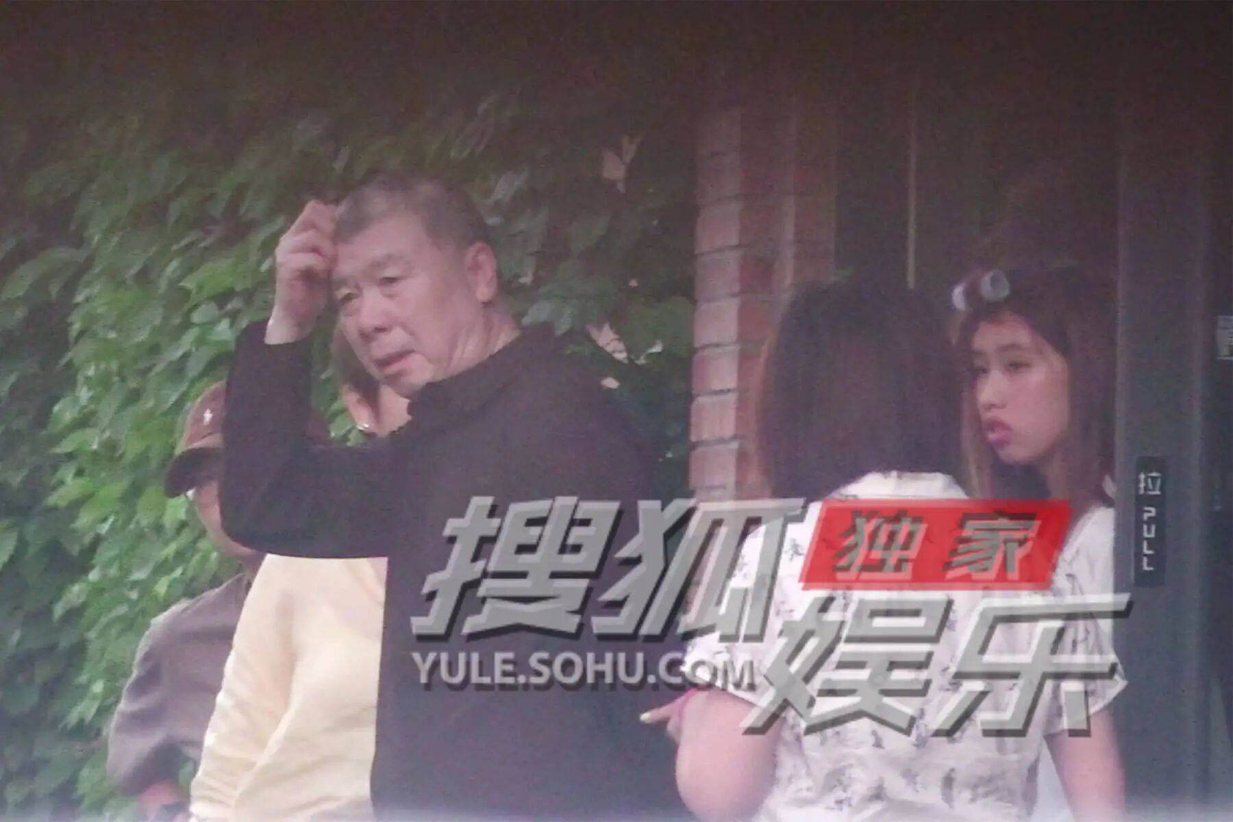 考古|冯小刚带女儿去陈思诚工作室！开个人账号还读影视专业<strong></p>
<p>如何买币</strong>，她也要“女承父业”吗？
