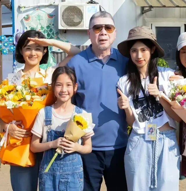 考古|冯小刚带女儿去陈思诚工作室！开个人账号还读影视专业<strong></p>
<p>如何买币</strong>，她也要“女承父业”吗？
