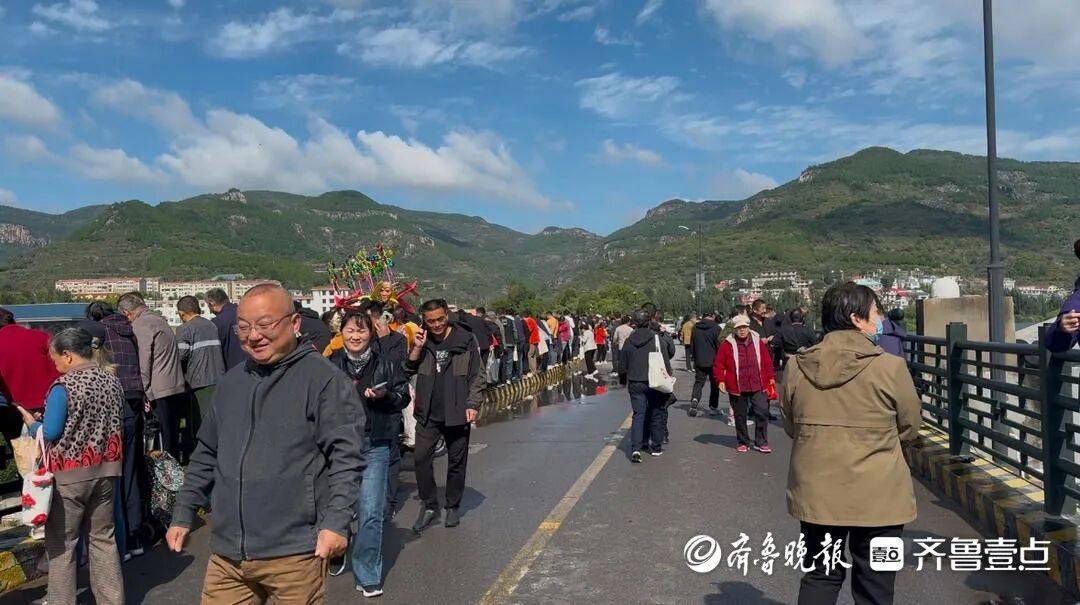 “鱼多得数不过来<strong></p>
<p>抹茶交易所哪个最好</strong>，一网子下去能捞好几条”济南锦绣川水库开闸放水，大量鲢鱼被冲出，工作人员：禁止捕捞！