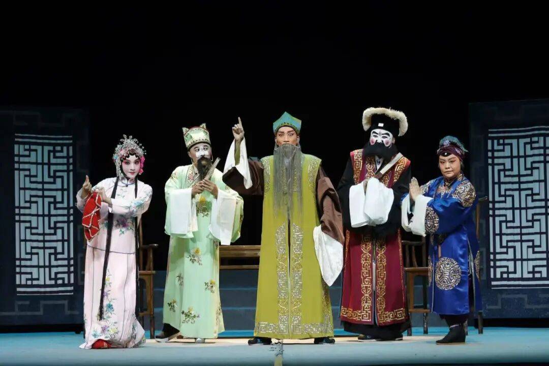 展现云南传统戏曲魅力<strong></p>
<p>国内三大交易所</strong>！玉溪作品《先生好茶》亮相全国舞台