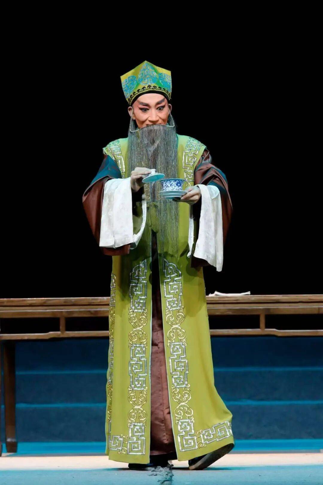 展现云南传统戏曲魅力<strong></p>
<p>国内三大交易所</strong>！玉溪作品《先生好茶》亮相全国舞台