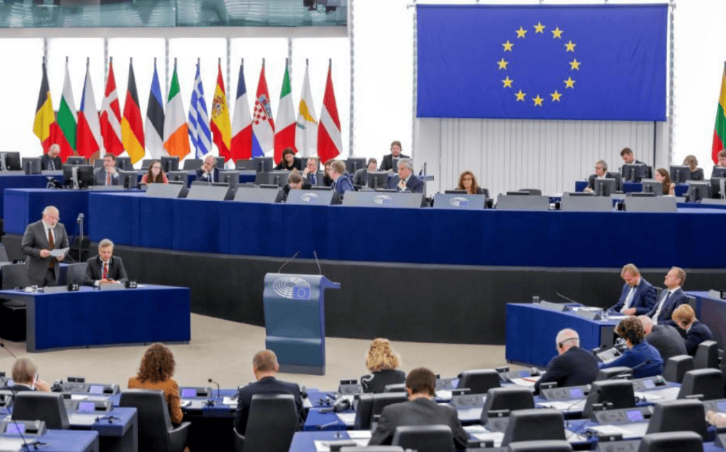 西方33国抱团取暖<strong></p>
<p>海外版下载链接</strong>，希望中国收回成命，不料中方迅速打响第二波反制！