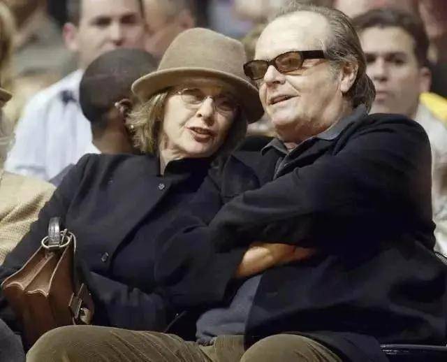 79岁奥斯卡影后离世<strong></p>
<p>海外版下载链接</strong>,她是男神收割机,松弛中性风穿搭鼻祖