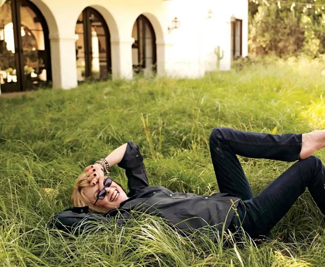 79岁奥斯卡影后离世<strong></p>
<p>海外版下载链接</strong>,她是男神收割机,松弛中性风穿搭鼻祖