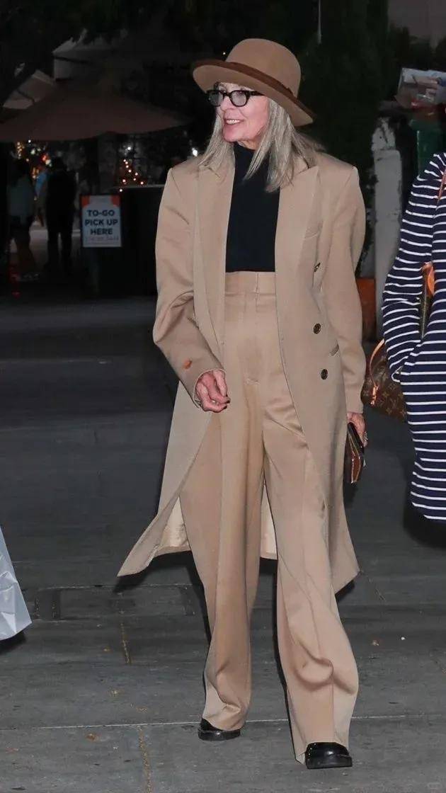 79岁奥斯卡影后离世<strong></p>
<p>海外版下载链接</strong>,她是男神收割机,松弛中性风穿搭鼻祖