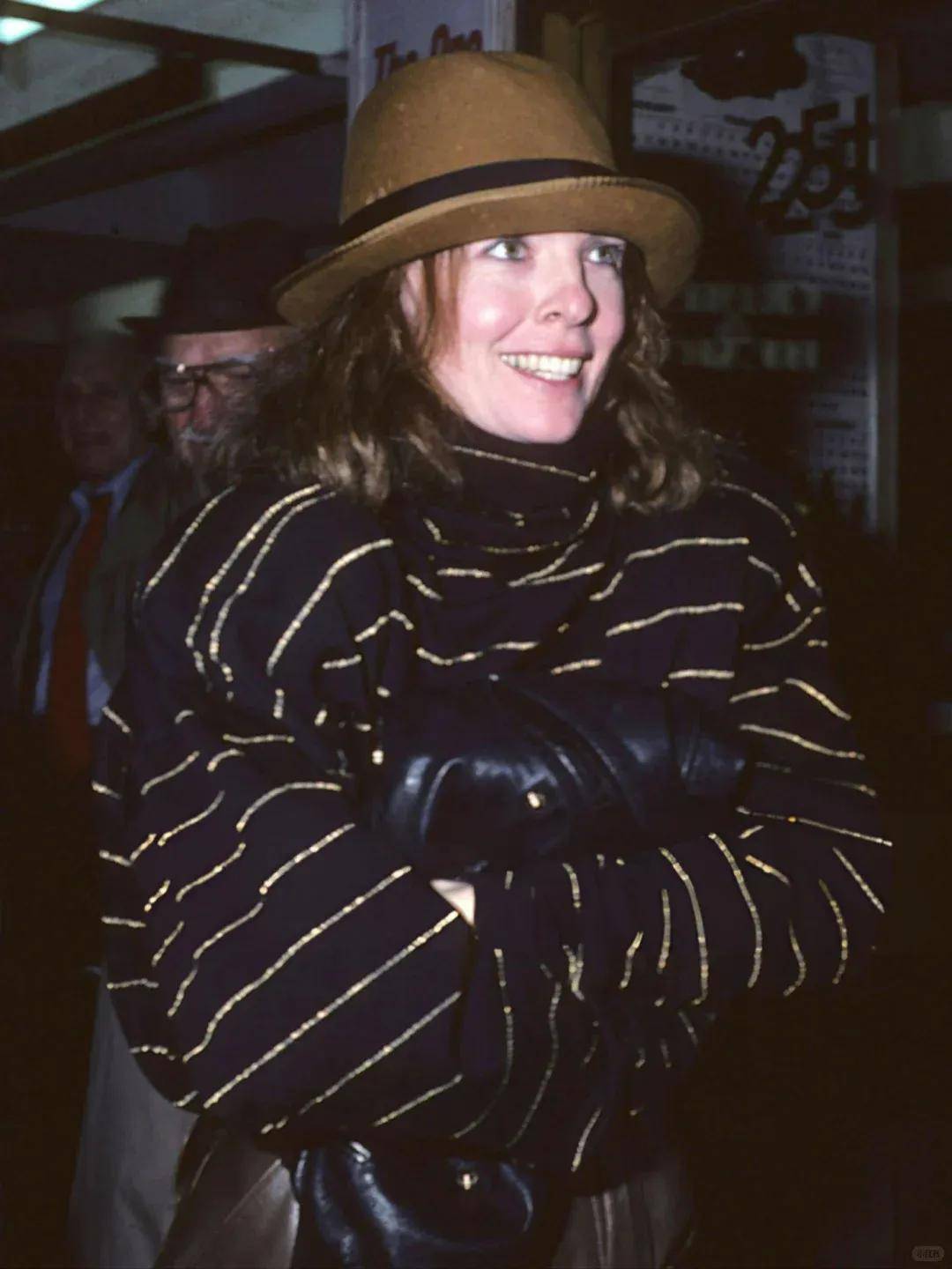 79岁奥斯卡影后离世<strong></p>
<p>海外版下载链接</strong>,她是男神收割机,松弛中性风穿搭鼻祖