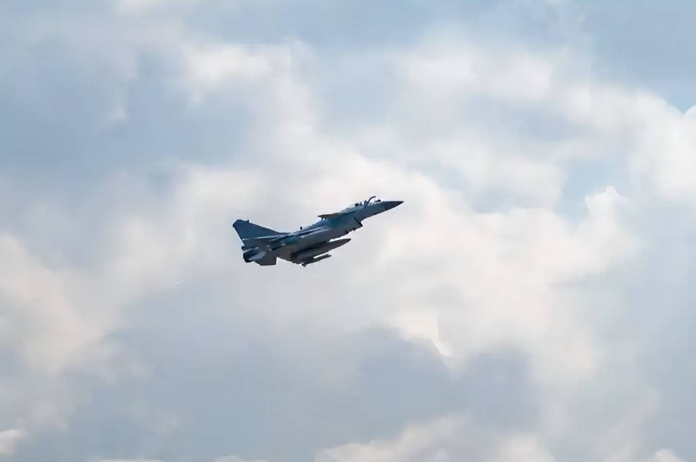 中国歼-10C机群飞越红海<strong></p>
<p>抹茶交易所怎么转成人民币</strong>,西方雷达竟毫无反应!印尼马上宣布采购42架