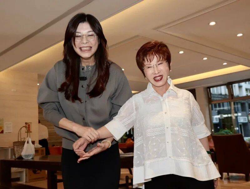 到底支持谁当党主席?当着郑丽文的面<strong></p>
<p>抹茶交易所怎么转成人民币</strong>,洪秀柱说出了自己的答案