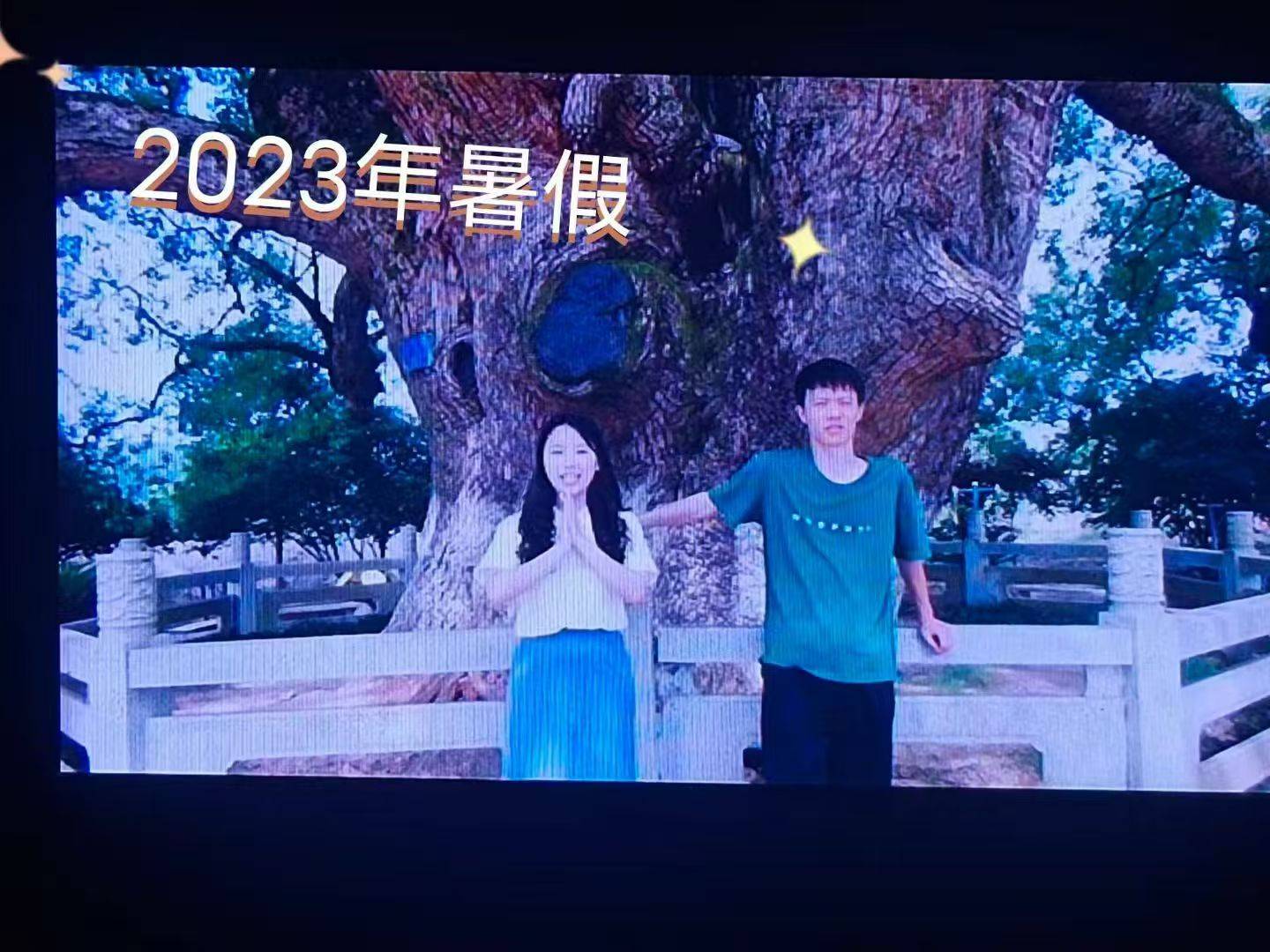 岳阳情侣连续9年在家乡千年古樟树下合影<strong></p>
<p>抹茶交易所怎么转成人民币</strong>,今年国庆终修正果:希望爱情像古树一样长久