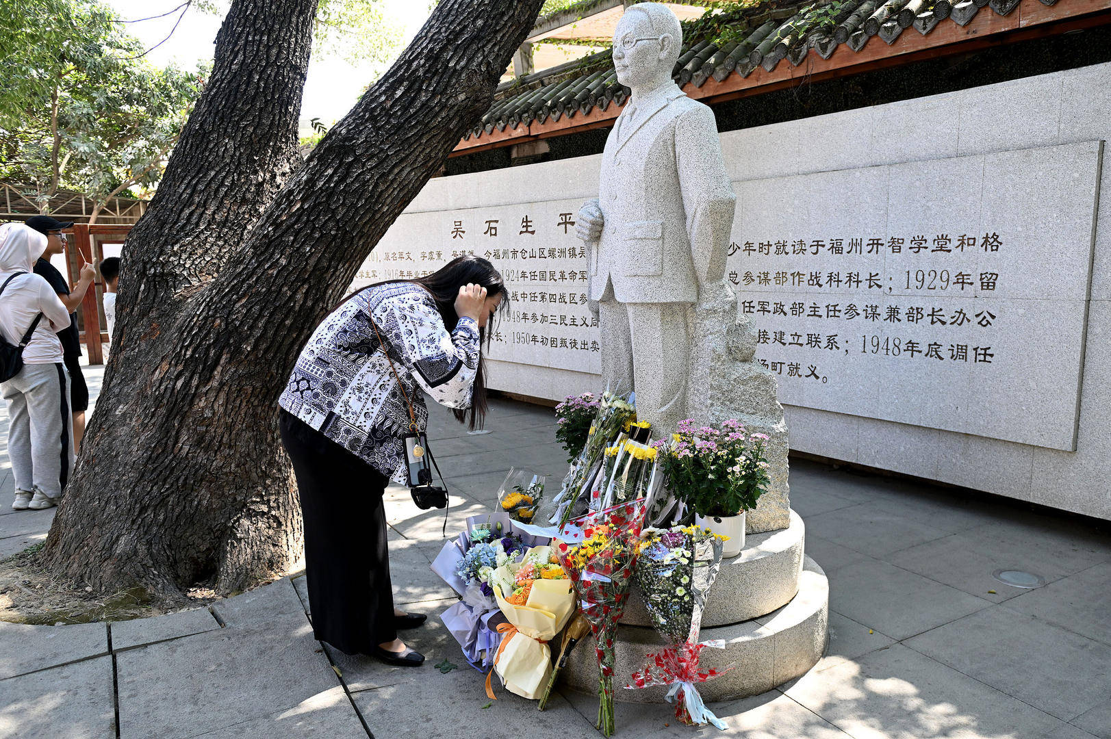 《沉默的荣耀》联合出品人:<strong></p>
<p>抹茶交易所 钱包</strong>我们最终选择向真实深深鞠躬