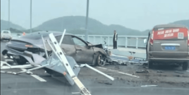 车轮飞滚十余米!武汉小米SU7断轴撞护栏<strong></p>
<p>抹茶交易所注册</strong>,一月内两起脱落事故,官方回应仍含糊