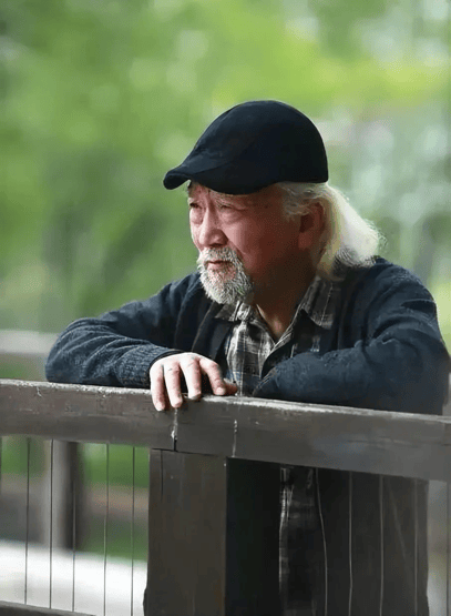 考古|曝78岁李保田近况!找人维修窗户喝10元桶装水<strong></p>
<p>抹茶交易所注册</strong>,生活超朴素!