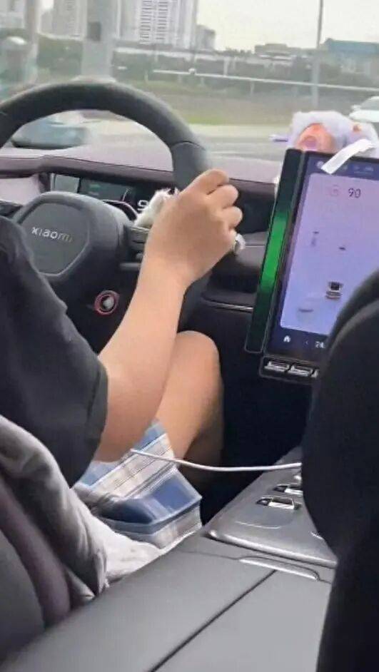 小米汽车市区飙至时速120公里<strong></p>
<p>注册邀请码</strong>,跨双黄线到对向车道超车……交警回应→