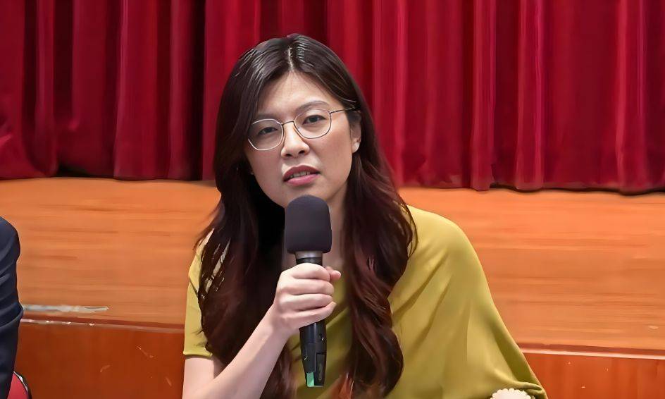 郑丽文高喊“我是中国人”<strong></p>
<p>东方雨虹股票</strong>，但她手里的国民党机会已经不多了