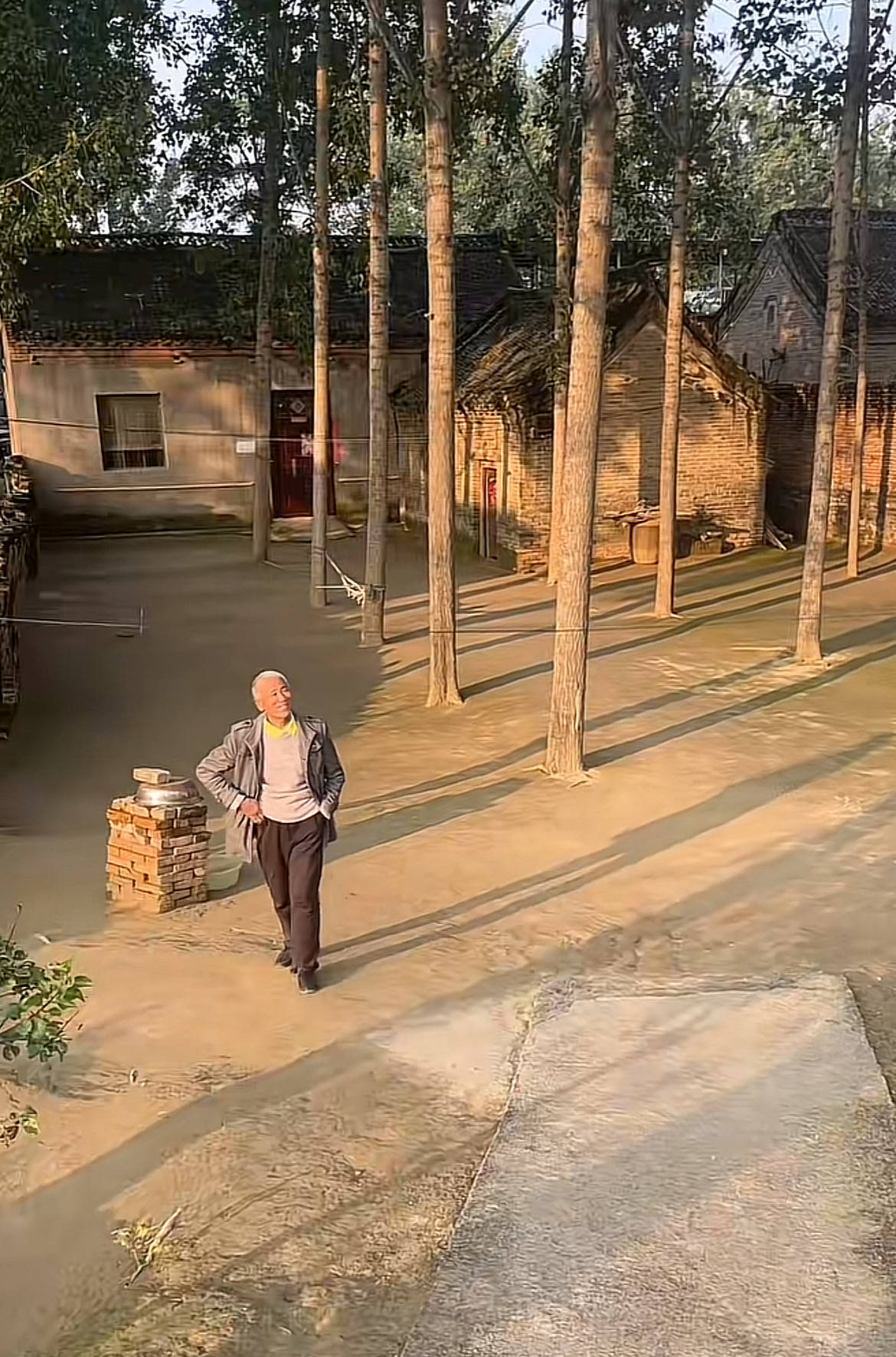 河南一大爷的院子因干净成网红打卡地<strong></p>
<p>股票在线看盘</strong>，网友：像极了小时候家的样子，想拖鞋光脚丫子走