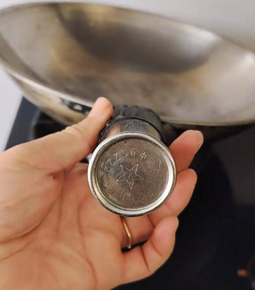 铁锅用了二三十年仍不粘不锈<strong></p>
<p>中国中车股票</strong>,女子在线寻厂家想“再买一个”,厂家称已停产