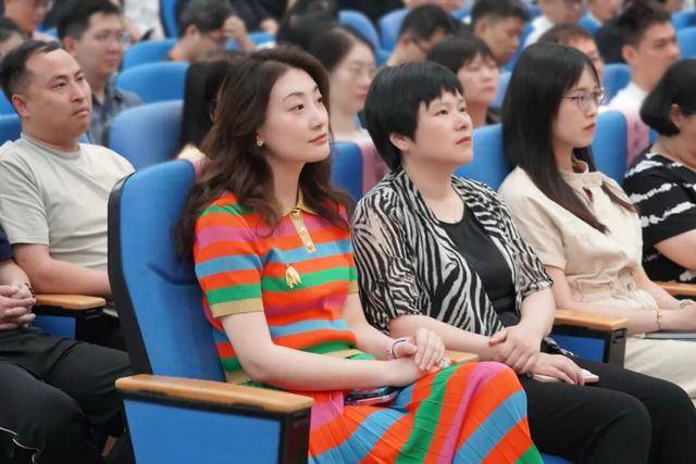 宗馥莉“心腹”祝丽丹离职<strong></p>
<p>中国中车股票</strong>!曾是娃哈哈核心高管