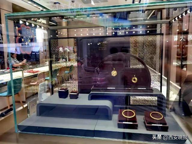 午后突发,黄金再度大跳水,现货黄金一度大跌1.92%<strong></p>
<p>中国中车股票</strong>。