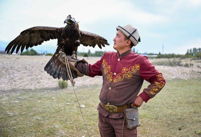 青年说 | 到中亚<strong></p>
<p>同仁堂股票</strong>,奔赴一场激动人心的“探秘”