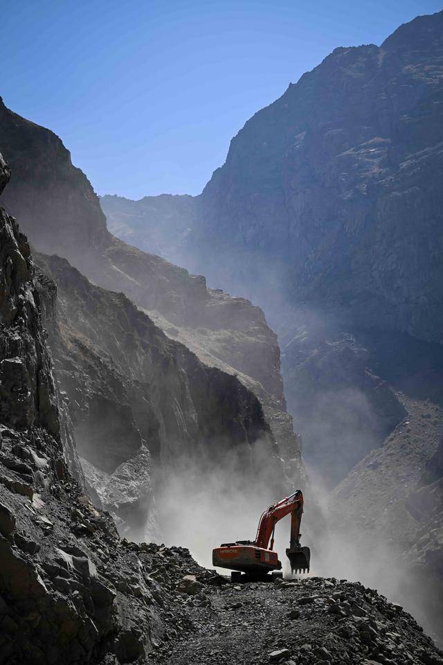 青年说 | 到中亚<strong></p>
<p>同仁堂股票</strong>,奔赴一场激动人心的“探秘”