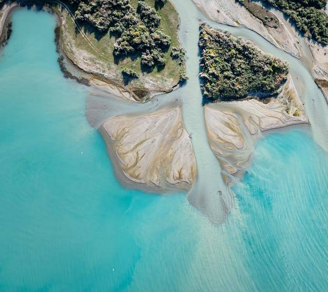 青年说 | 到中亚<strong></p>
<p>同仁堂股票</strong>,奔赴一场激动人心的“探秘”