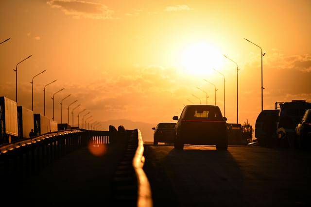 青年说 | 到中亚<strong></p>
<p>同仁堂股票</strong>,奔赴一场激动人心的“探秘”