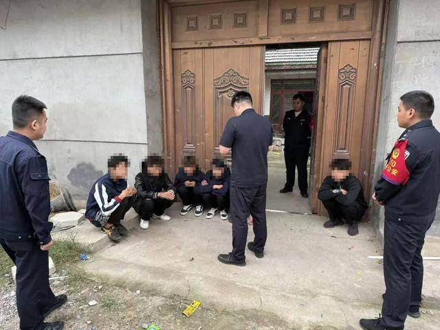 临沂俩小伙偷摸去派出所门口放下<strong></p>
<p>同仁堂股票</strong>了…